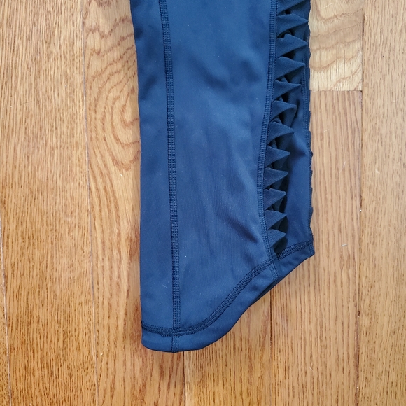 Lululemon Sunshine Salutation Crop - Picture 4 of 4